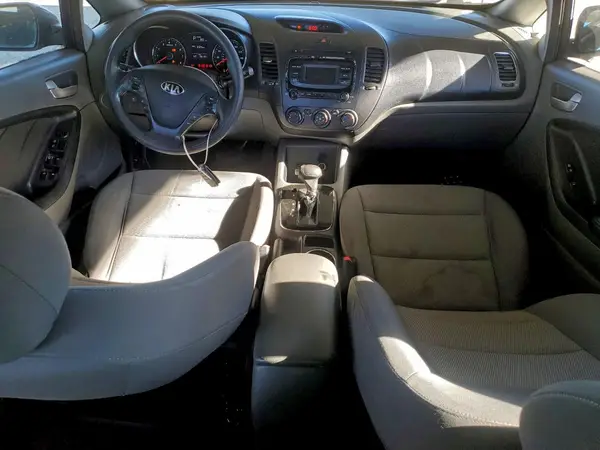 3KPFK4A7XHE050785 2017 KIA FORTE - Image 8