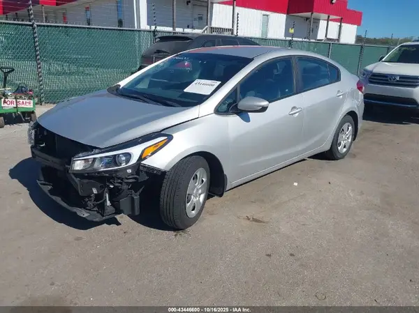3KPFK4A7XHE051547 2017 KIA FORTE - Image 2