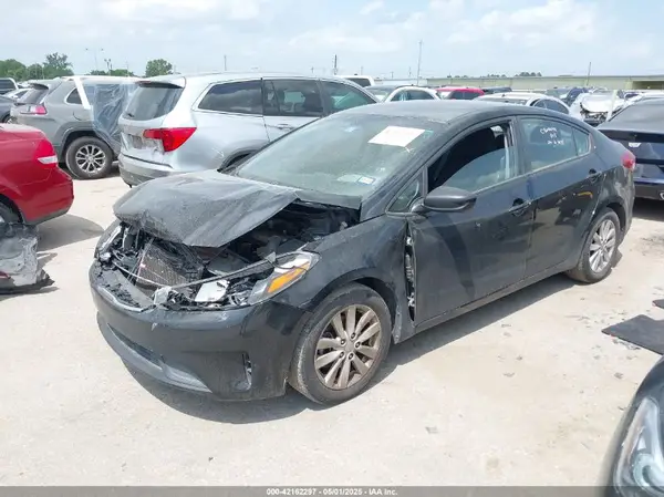 3KPFK4A7XHE052245 2017 KIA FORTE - Image 2