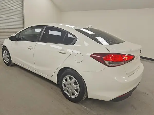 3KPFK4A7XHE055260 2017 KIA FORTE - Image 2