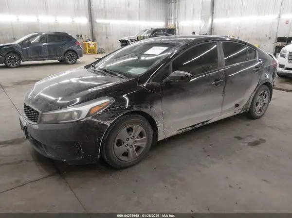 3KPFK4A7XHE055419 2017 KIA FORTE - Image 2