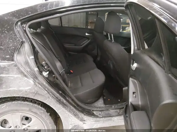 3KPFK4A7XHE055419 2017 KIA FORTE - Image 8