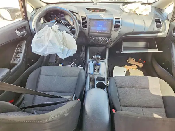 3KPFK4A7XHE060457 2016 KIA FORTE - Image 8
