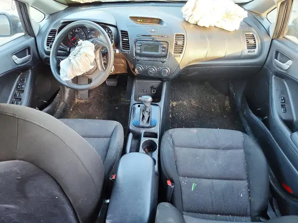 3KPFK4A7XHE061222 2017 KIA FORTE - Image 8