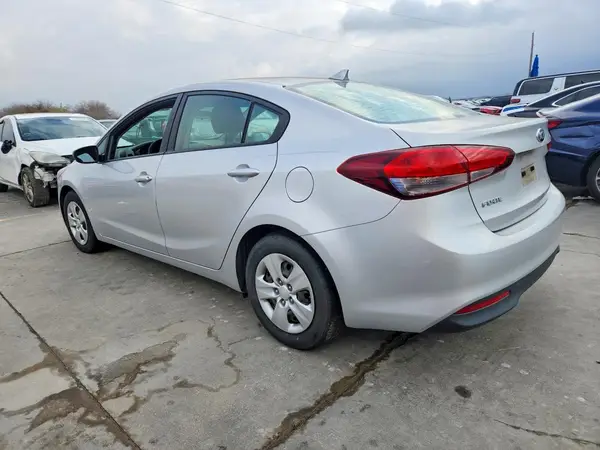 3KPFK4A7XHE062046 2017 KIA FORTE - Image 2