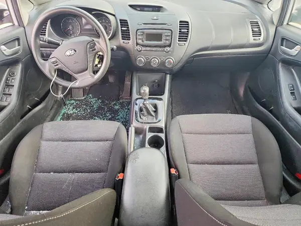 3KPFK4A7XHE062046 2017 KIA FORTE - Image 8