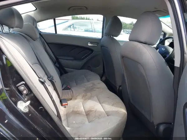 3KPFK4A7XHE062595 2017 KIA FORTE - Image 8