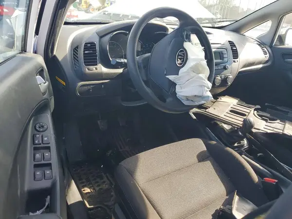 3KPFK4A7XHE066467 2017 KIA FORTE - Image 8