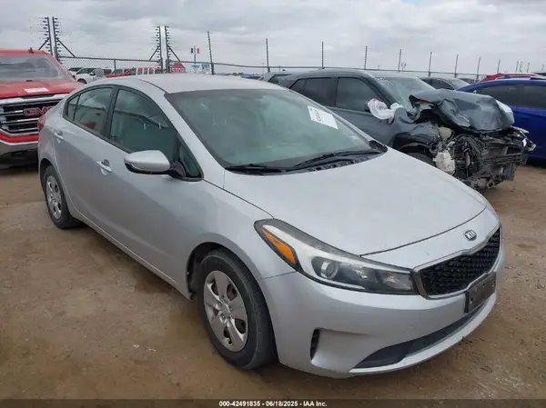 3KPFK4A7XHE068736 2017 KIA FORTE - Image 1