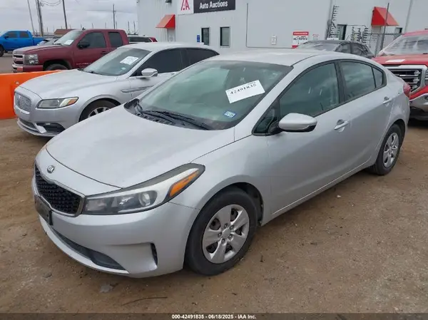 3KPFK4A7XHE068736 2017 KIA FORTE - Image 2