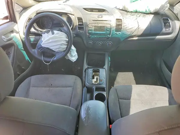 3KPFK4A7XHE073791 2017 KIA FORTE - Image 8