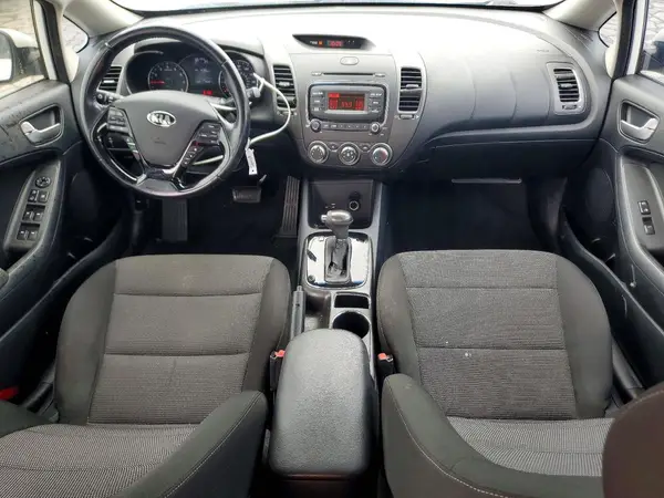 3KPFK4A7XHE075136 2017 KIA FORTE - Image 8
