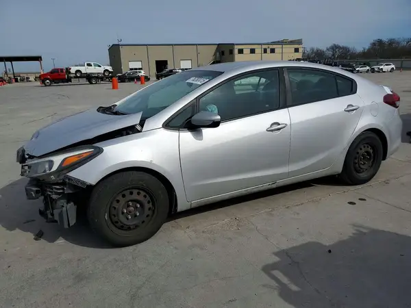 3KPFK4A7XHE075928 2017 KIA FORTE - Image 1