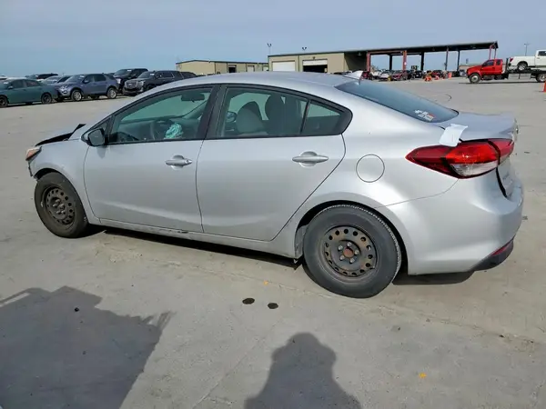 3KPFK4A7XHE075928 2017 KIA FORTE - Image 2