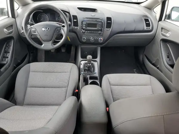 3KPFK4A7XHE077310 2017 KIA FORTE - Image 8