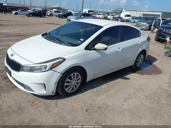 3KPFK4A7XHE077341 2017 KIA FORTE - Image 2