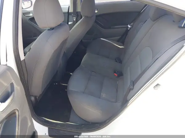 3KPFK4A7XHE077341 2017 KIA FORTE - Image 8