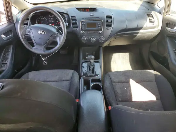 3KPFK4A7XHE077470 2017 KIA FORTE - Image 8