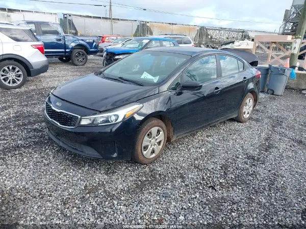 3KPFK4A7XHE077811 2017 KIA FORTE - Image 2