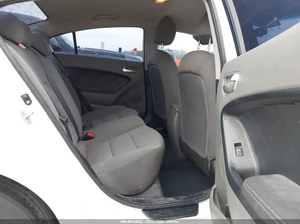 3KPFK4A7XHE078442 2017 KIA FORTE - Image 8