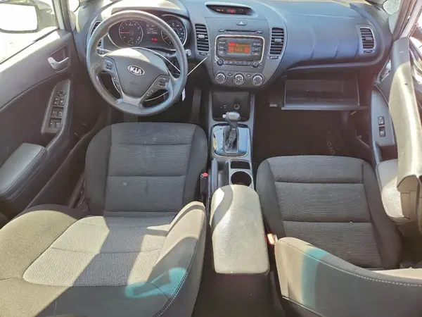 3KPFK4A7XHE078828 2017 KIA FORTE - Image 8