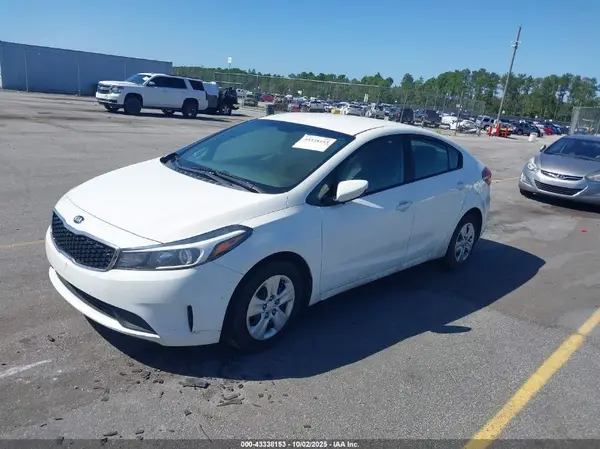3KPFK4A7XHE079414 2017 KIA FORTE - Image 2