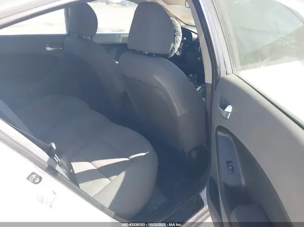 3KPFK4A7XHE079414 2017 KIA FORTE - Image 8