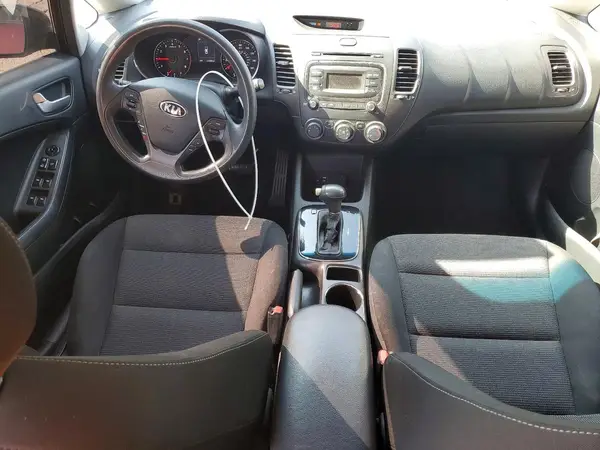 3KPFK4A7XHE079879 2017 KIA FORTE - Image 8
