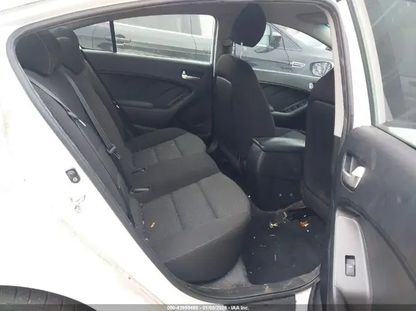 3KPFK4A7XHE080739 2017 KIA FORTE - Image 8