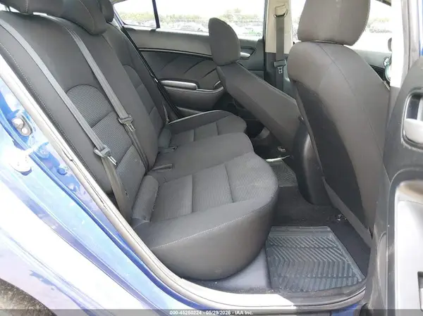 3KPFK4A7XHE080868 2017 KIA FORTE - Image 8