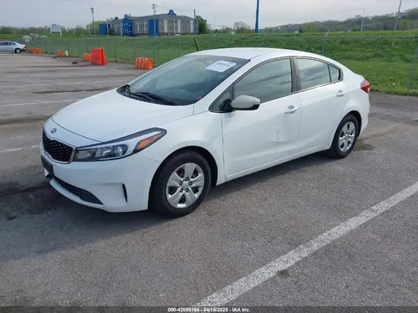 3KPFK4A7XHE081289 2017 KIA FORTE - Image 2
