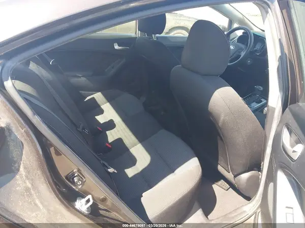 3KPFK4A7XHE081440 2017 KIA FORTE - Image 8