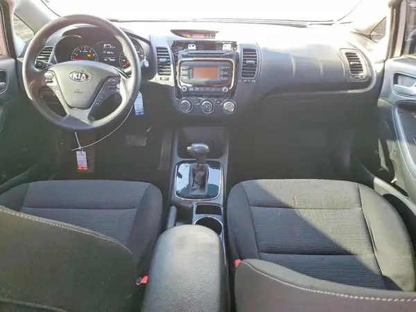 3KPFK4A7XHE082054 2017 KIA FORTE - Image 8