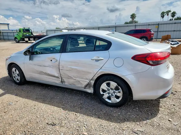 3KPFK4A7XHE082524 2017 KIA FORTE - Image 2