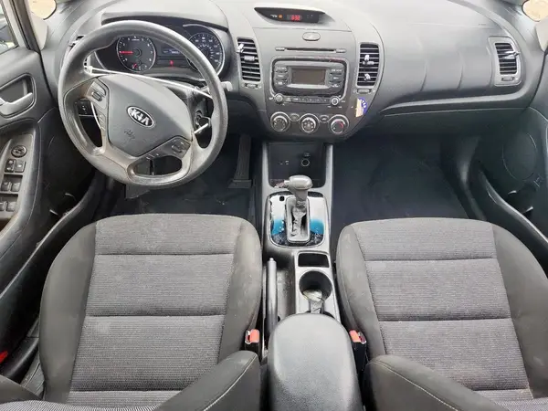 3KPFK4A7XHE082524 2017 KIA FORTE - Image 8