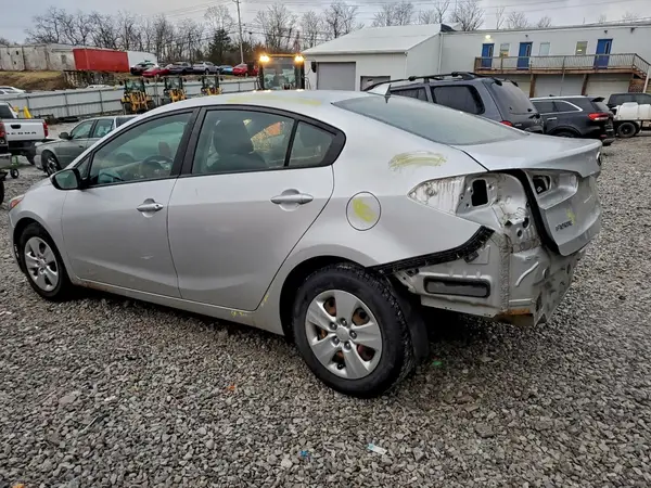 3KPFK4A7XHE082961 2017 KIA FORTE - Image 2