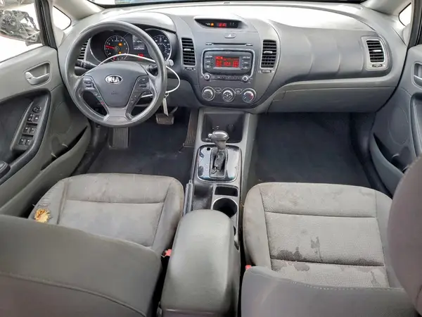 3KPFK4A7XHE083494 2017 KIA FORTE - Image 8