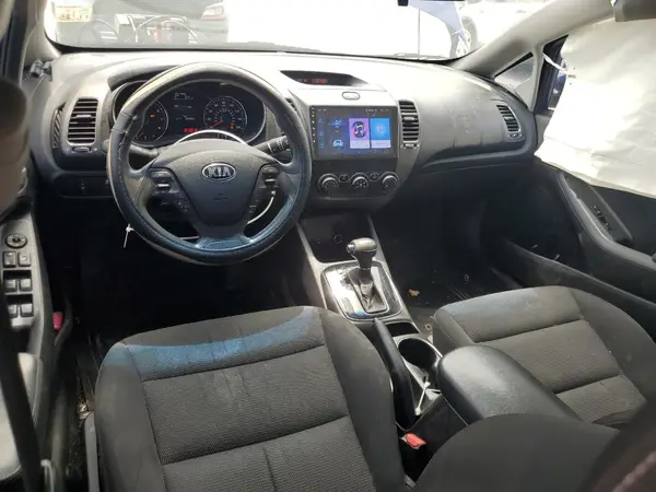 3KPFK4A7XHE084855 2017 KIA FORTE - Image 8