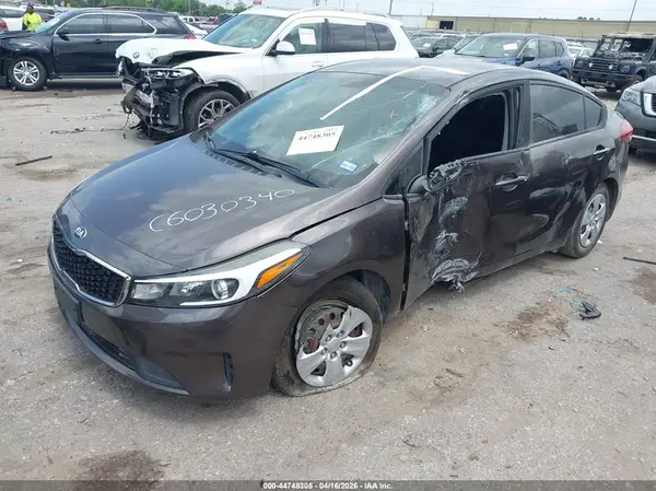 3KPFK4A7XHE085214 2017 KIA FORTE - Image 2