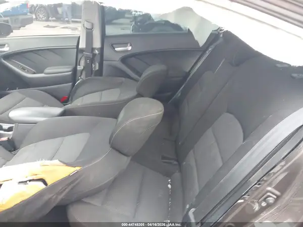 3KPFK4A7XHE085214 2017 KIA FORTE - Image 8
