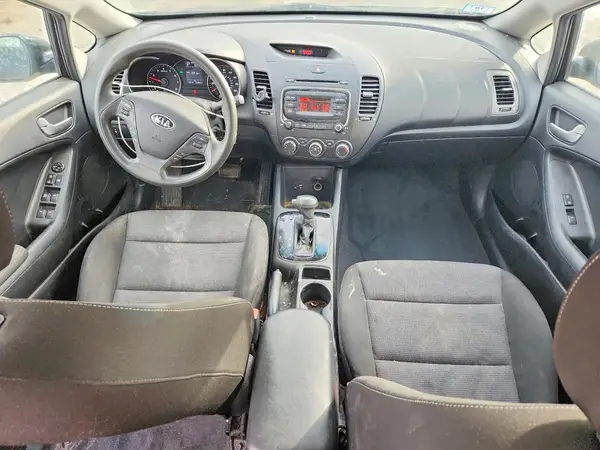 3KPFK4A7XHE085830 2017 KIA FORTE - Image 8
