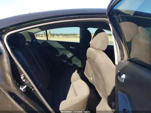 3KPFK4A7XHE087092 2017 KIA FORTE - Image 8