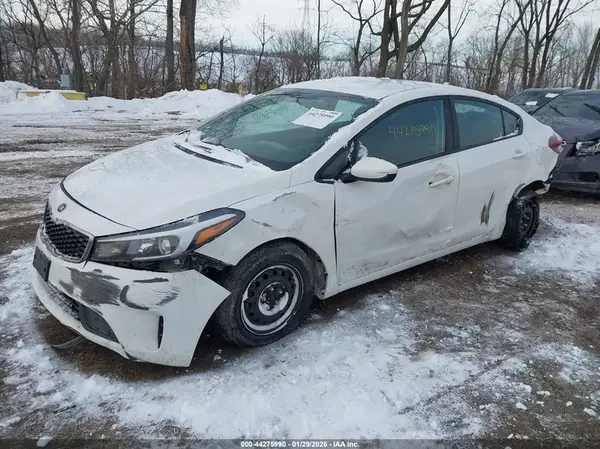 3KPFK4A7XHE087898 2017 KIA FORTE - Image 2