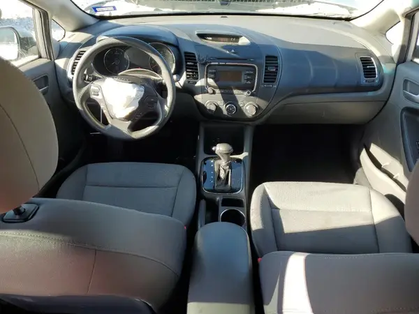3KPFK4A7XHE088498 2017 KIA FORTE - Image 8