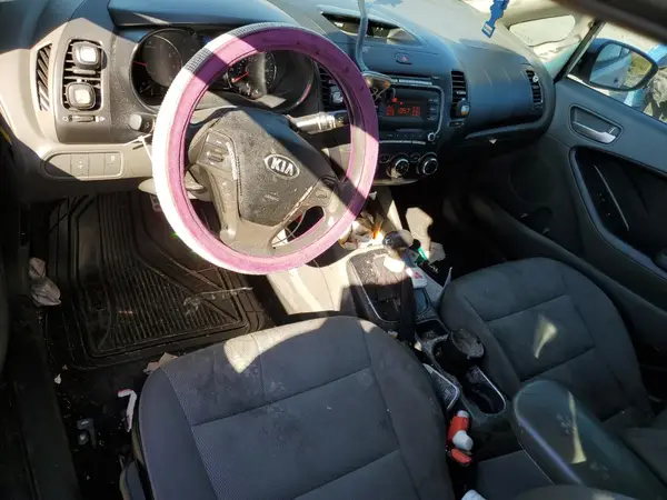 3KPFK4A7XHE088713 2017 KIA FORTE - Image 8