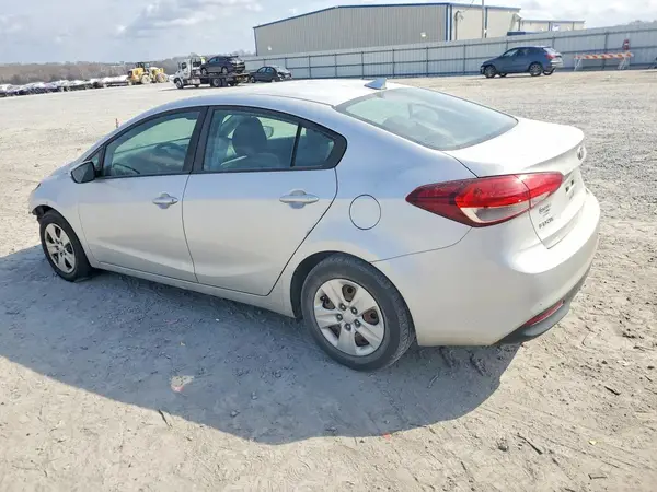 3KPFK4A7XHE090946 2017 KIA FORTE - Image 2