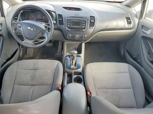 3KPFK4A7XHE090946 2017 KIA FORTE - Image 8