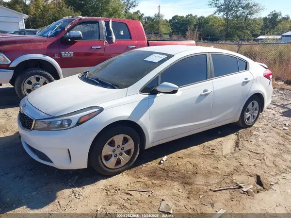 3KPFK4A7XHE091711 2017 KIA FORTE - Image 2