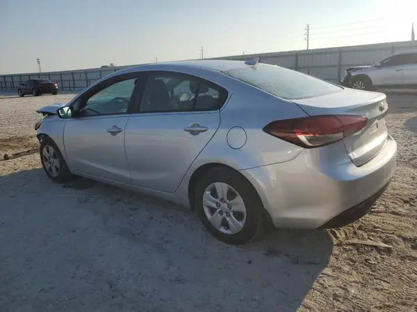3KPFK4A7XHE092213 2017 KIA FORTE - Image 2