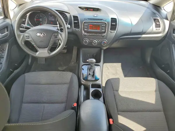3KPFK4A7XHE093135 2017 KIA FORTE - Image 8